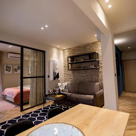 特斯舒适起居公寓 * 塞萨洛尼基